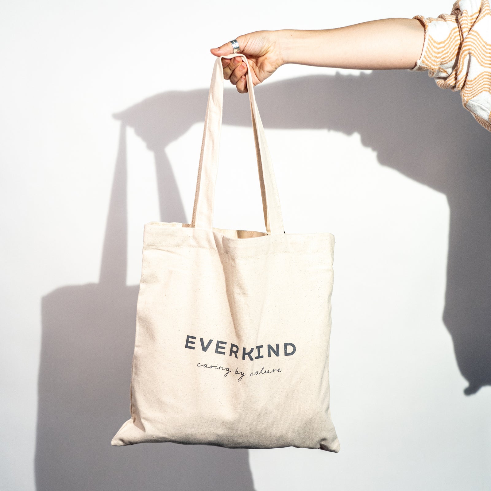 everkind-organic-tote-bag-doing-good-in-the-world-made-by-joyya